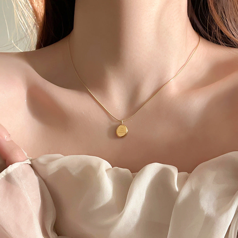 High-end Gold Pendant Titanium Steel Necklace Accessory