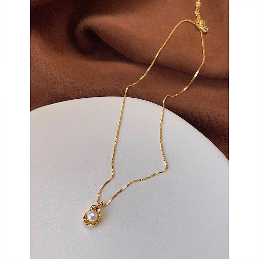 A Niche Fashion High-end Collarbone Chain Women's Necklace